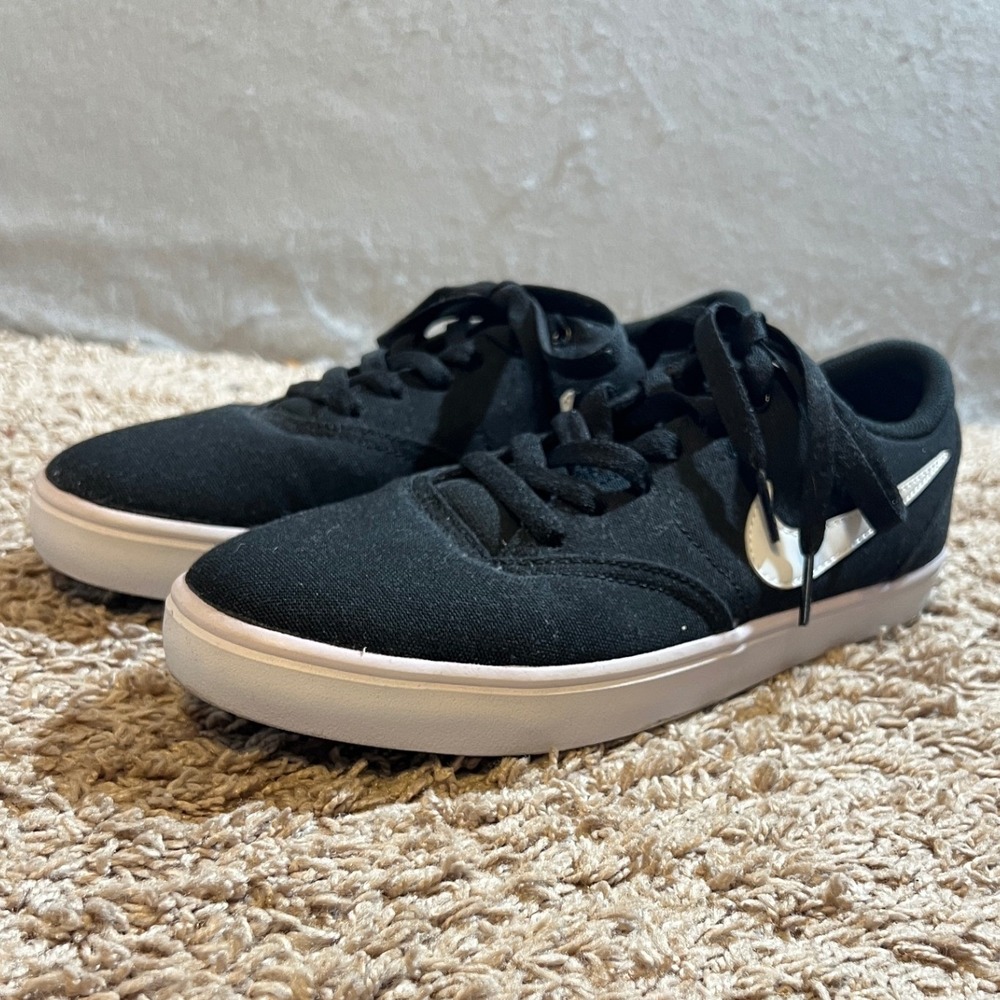969 | Nike SB Check Solarsoft Canvas Skate Shoes‎ Black White Womens 9